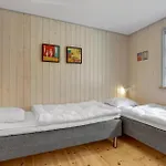 Ferienhaus Stunning In Aakirkeby With Wifi