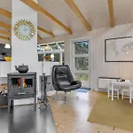 Ferienhaus Stunning In Aakirkeby With Wifi *