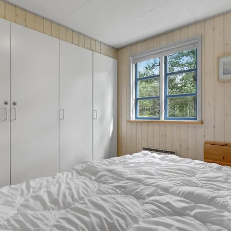 Stunning In Aakirkeby With Wifi 度假居 *