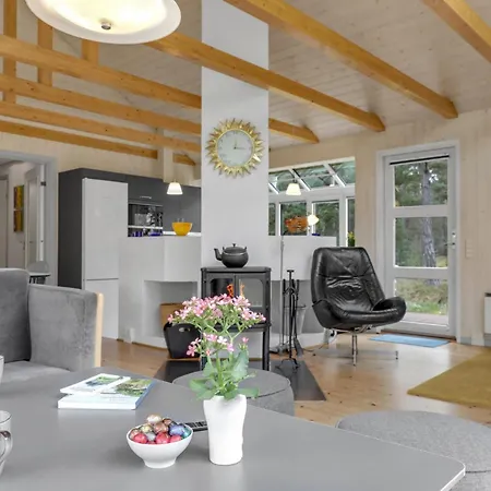 度假居 Stunning In Aakirkeby With Wifi Vester Somarken