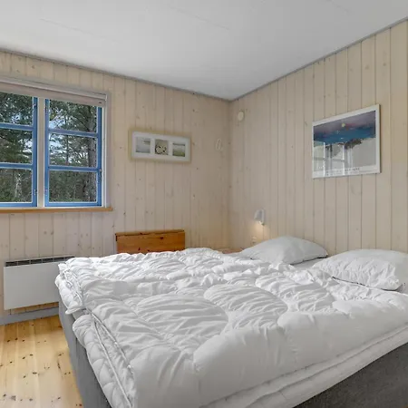 Stunning In Aakirkeby With Wifi Ferienhaus *