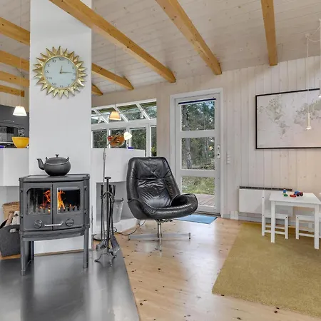 度假居 Stunning In Aakirkeby With Wifi *