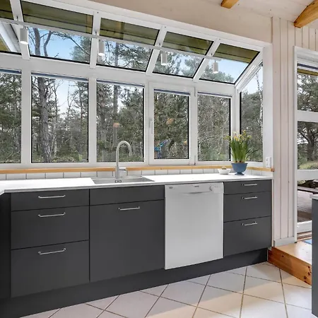 度假居 Stunning In Aakirkeby With Wifi Vester Somarken