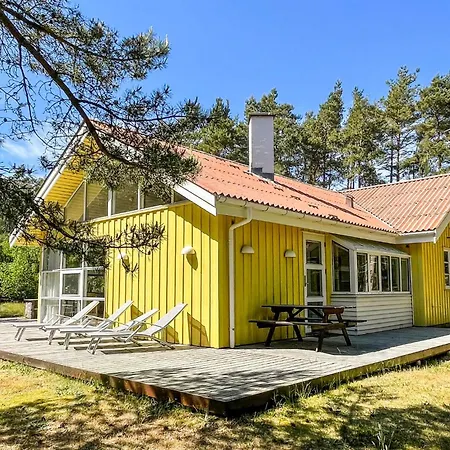 Stunning In Aakirkeby With Wifi Ferienhaus
