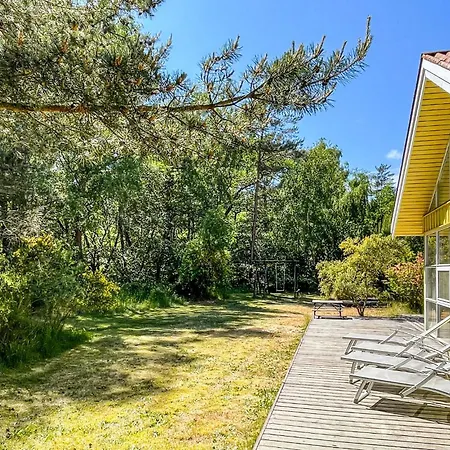 Stunning In Aakirkeby With Wifi Ferienhaus