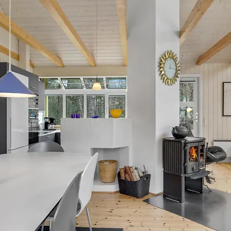 度假居 Stunning In Aakirkeby With Wifi Vester Somarken